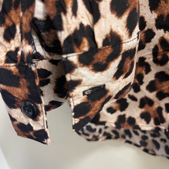 NWOT Alexander Jordan Women's Animal Print Split Back Button Down - Picture 6 of 7